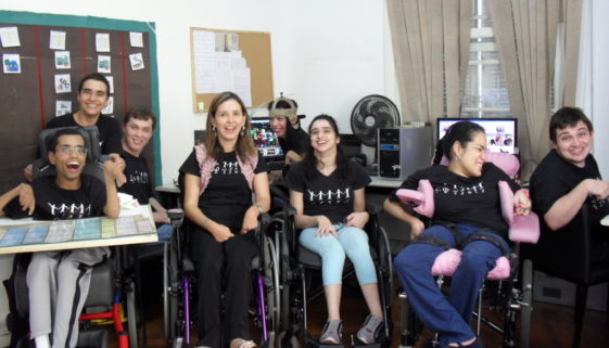 Redação da revista Bem-Vindo A.Nó.S, totalmente composta por pessoas com paralisia cerebral - Foto: Associação Nosso Sonho