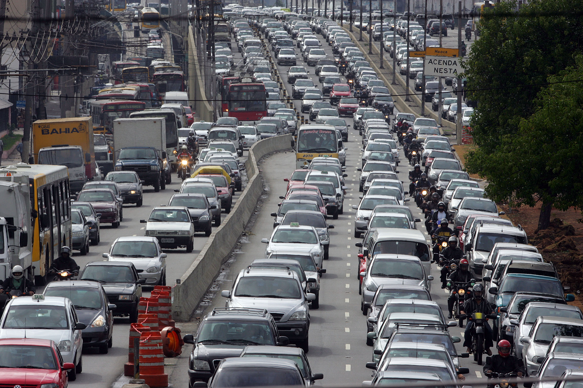 Улица большая дорога. Сан Паулу пробки. Автомобильный транспорт. Пробка на дороге. Пробки в городе.
