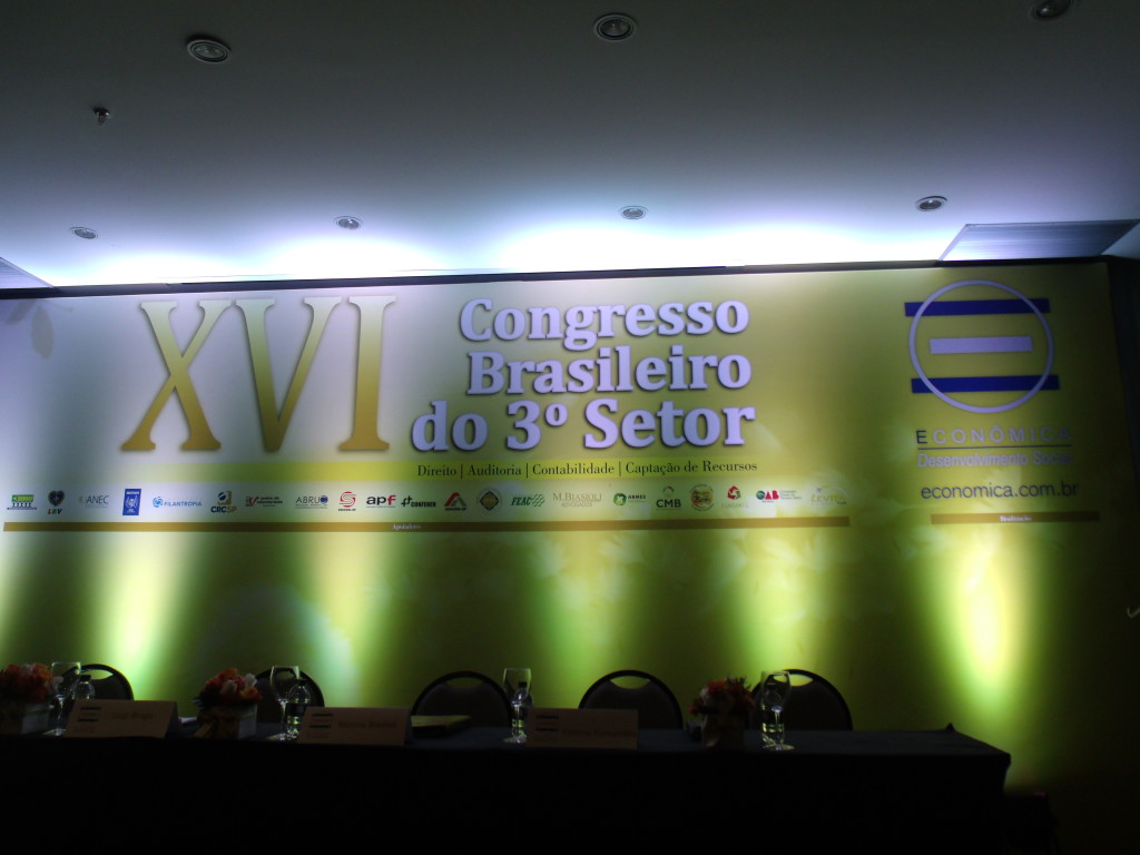 Organização do congresso decidiu lembrar o Setembro Amarelo, mês de prevenção ao suicídio, na decoração - Foto: Jéssica Santos