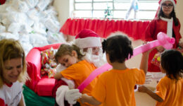Cruz Vermelha organiza evento de Natal para crianças