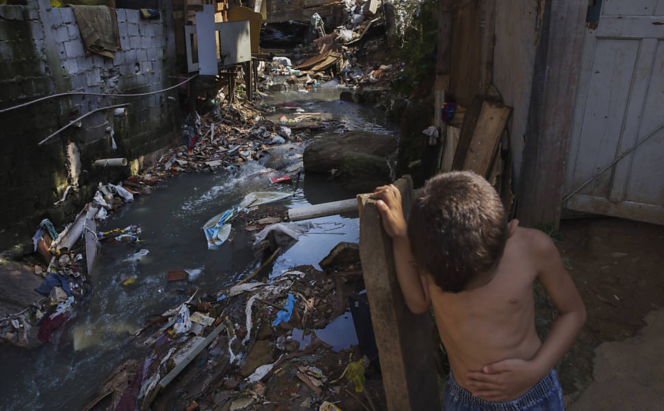 Milhões de pessoas ainda não tem saneamento básico no Brasil