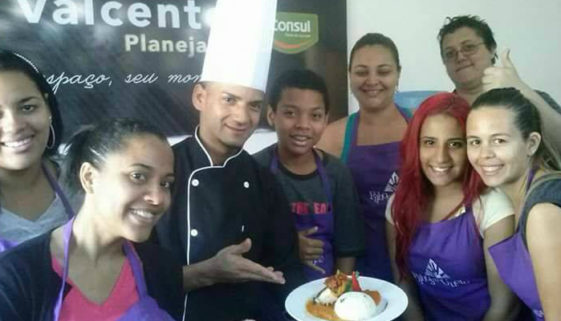 Projeto social da Zona Leste de SP ensina culinária para jovens - chefes do gueto
