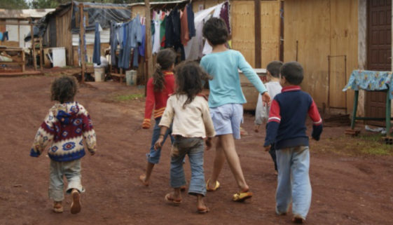 40% das crianças brasileiras entre 0 e 14 anos vivem na pobreza