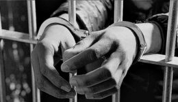 A cada quatro ex-presidiários no Brasil, um volta a cometer crimes