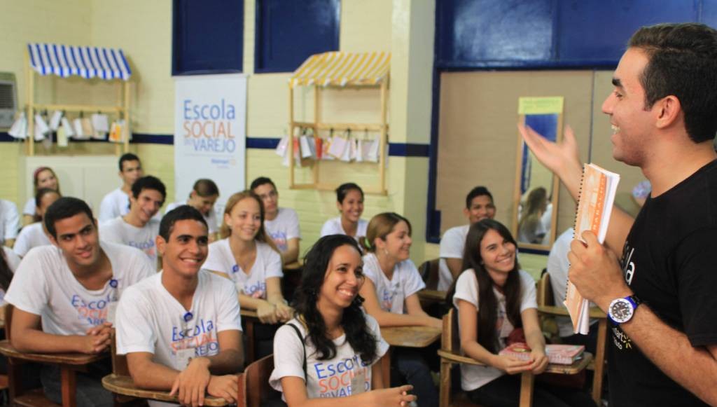 Instituto Walmart seleciona jovens para a Escola Social do Varejo