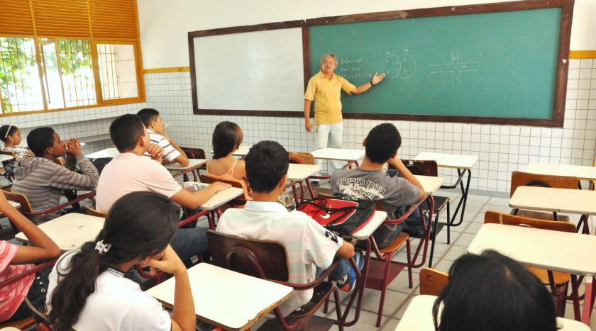 Fundação Abrinq promove programa de educação em escolas públicas