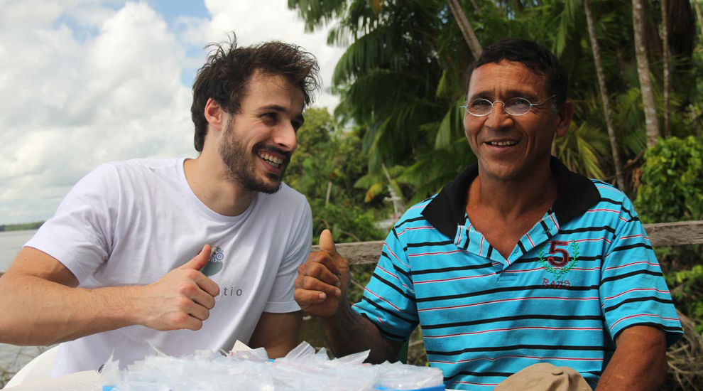 Projeto OneDollarGlasses cria óculos de grau de baixo custo