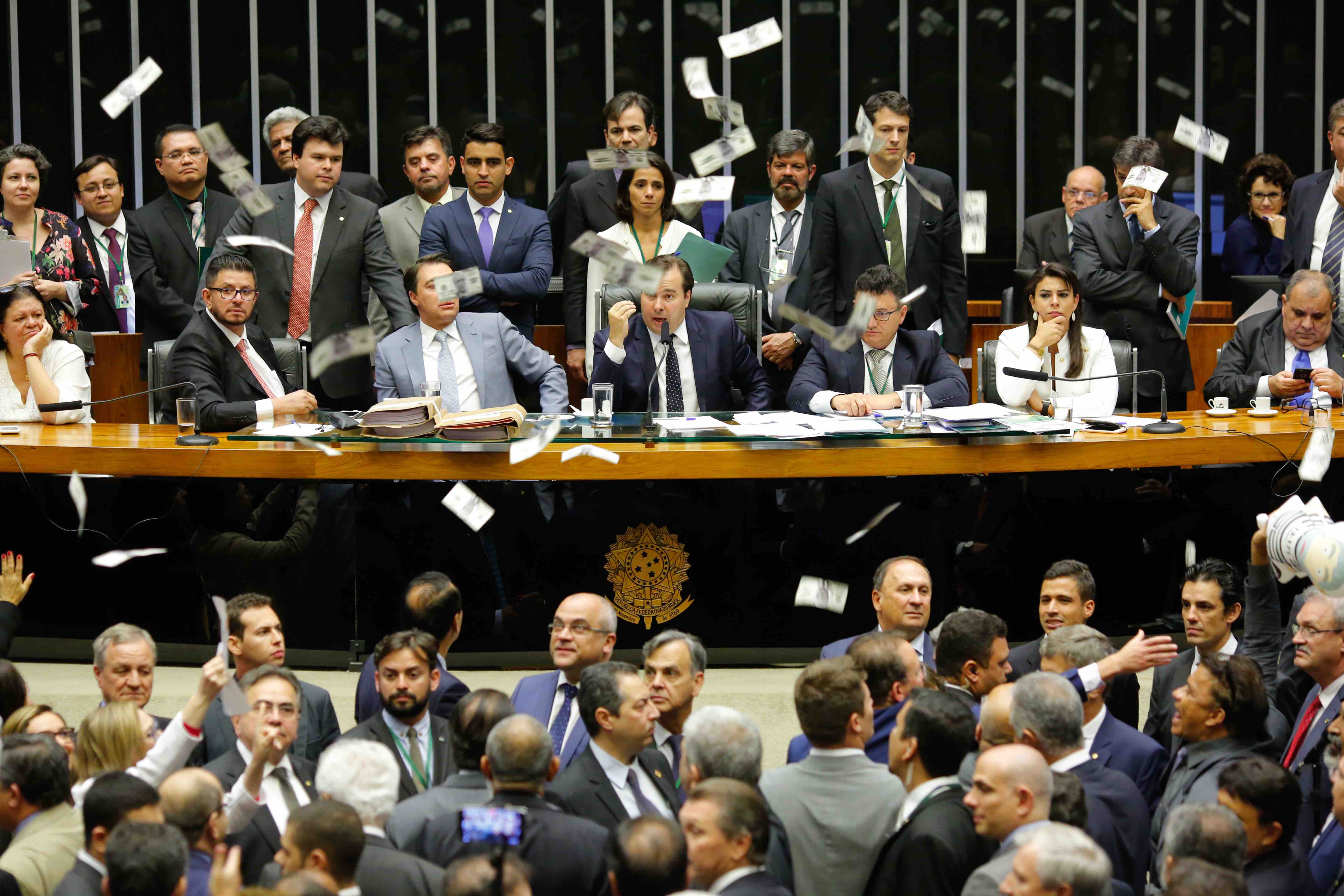 Banco Mundial: Brasil gasta mal e mais do que tem em super salários