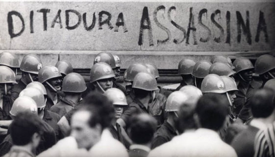 Folha de S. Paulo lança campanha para explicar o que foi a ditadura militar