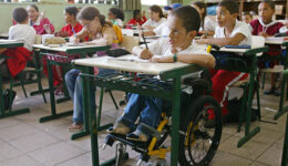 Rafael Nunes, paraplÃ©gico, estuda em