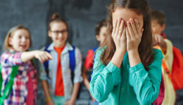 Metade da população entre 13 e 15 anos sofre agressões na escola