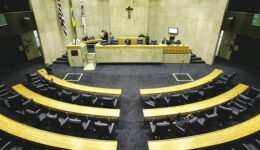 Justo? Vereadores de SP que faltam não são descontados no salário