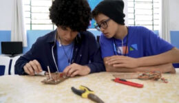 Projeto social forma 160 jovens na periferia de São Paulo