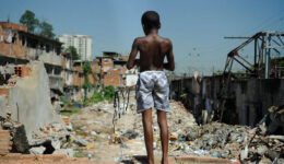 Esquecidas pelo Brasil: 43,4% das crianças no país vivem na pobreza