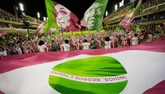 Mangueira vence o carnaval mostrando a verdadeira História do Brasil