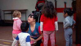 Escola na Argentina tem professora com síndrome de Down