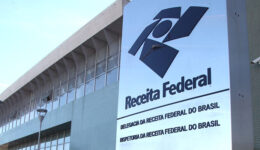 Comissão aprova proposta que proíbe Receita de investigar corrupção