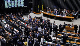 Empresas ligadas a deputados devem R$ 172 milhões à Previdência