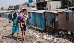 Brasil: crianças que só têm alimentação na escola passam fome nas férias