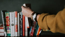 Projeto incentiva leitura e contação de histórias através de curso gratuito