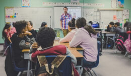 Ativistas, educadores e políticos se mobilizam em prol da educação em SP