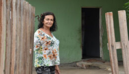 Idosa venezuelana abriga pessoas com HIV em Roraima