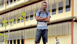 Pedreiro passa a estudar em faculdade que ajudou a construir