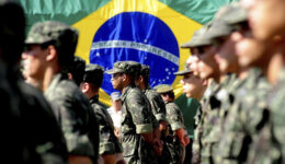 Brasil gasta R$ 355,4 milhões em um ano com fardas para militares