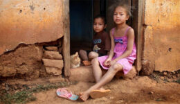 Brasil: 13,9 mil crianças e adolescentes não têm moradia, educação e água