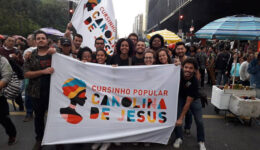 Cursinho popular oferece serviço de creche para mães estudantes