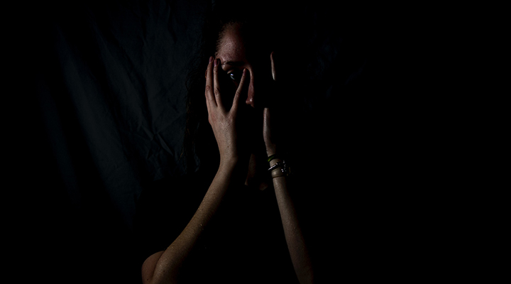 Cerca de 1,5 mil mulheres foram vítimas de importunação sexual no RJ
