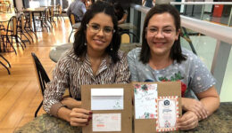 Produzido por estudantes, papel vira planta após ser molhado