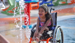 Texas tem parque aquático acessível para pessoas com deficiência