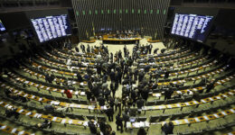 Ferramenta revela a posição de políticos em votações no Congresso