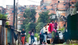 Moradores de favelas brasileiras movimentam R$ 119,8 bilhões anuais