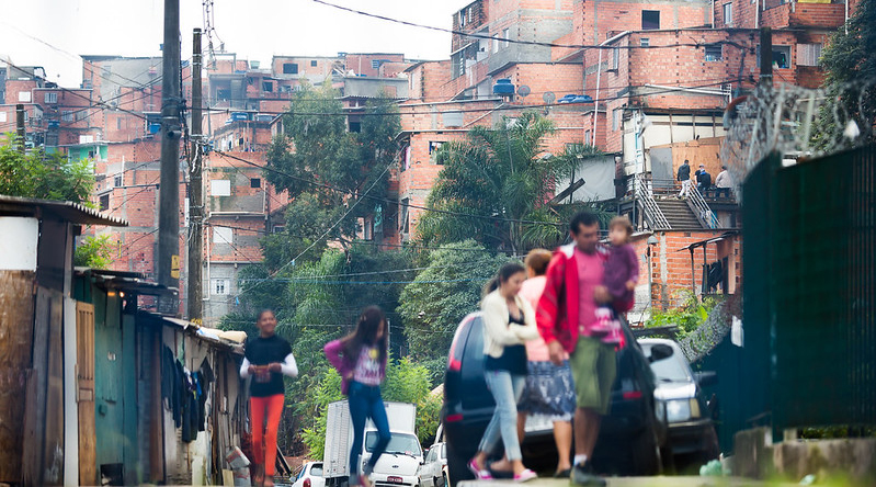 Moradores de favelas brasileiras movimentam R$ 119,8 bilhões anuais