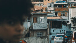 32% dos moradores de favelas terão dificuldades para comprar alimentos