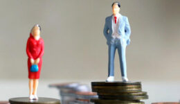Diferença salarial entre homens e mulheres aumenta após 7 anos