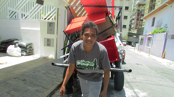 Como é ser uma mulher catadora de materiais recicláveis em São Paulo