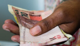 Brasileiros já pagaram mais de R$ 600 bilhões em impostos só este ano