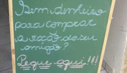 Pet shop doa ração para quem não consegue comprar devido à crise