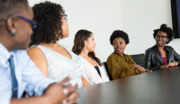 Mulheres criam plataforma para denunciar má conduta no trabalho
