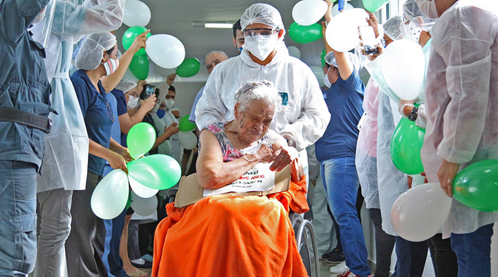 Idosa de 105 é a pessoa mais velha a se curar da Covid-19 no Brasil