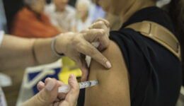 Vacina contra Covid-19 pode começar a ser distribuída em dezembro