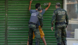 Mesmo na quarentena, mortes em operações policiais aumentam no país