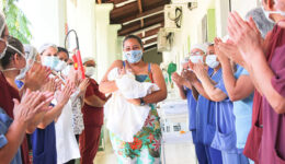 Grávida com Covid-19 dá à luz inconsciente na UTI