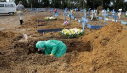 Covid-19 já matou mais no Brasil que acidentes de trânsito e homicídios juntos