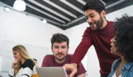 Premiação reconhece jovens empreendedores com projetos sociais