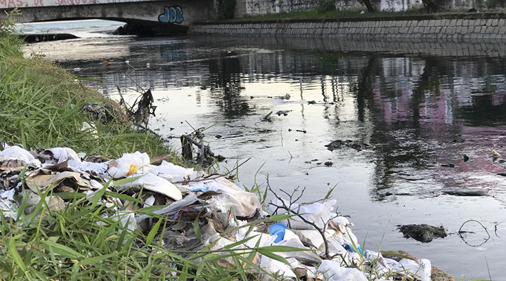 Mais de 100 milhões de pessoas não possuem rede de esgoto no Brasil