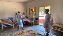 Indígenas improvisam hospital em aldeia e salvam infectados por covid-19